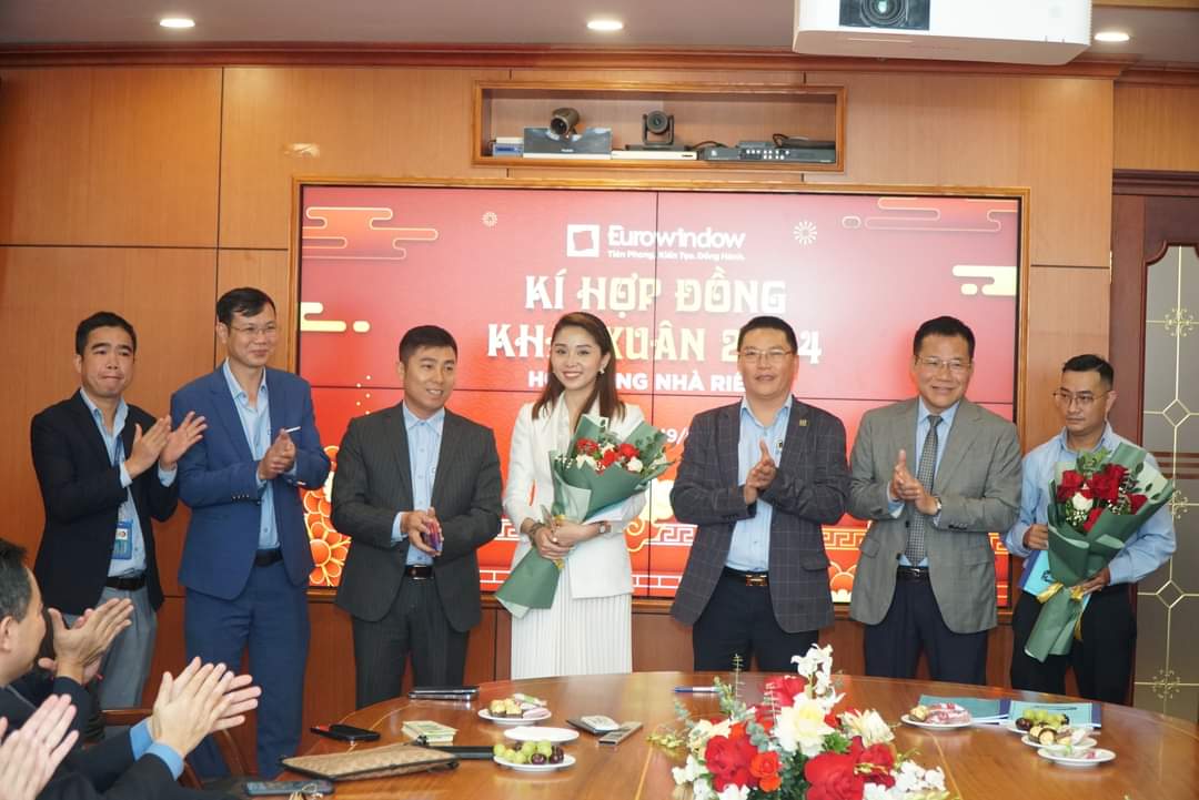 Eurowindow ký hợp đồng khai xuân 2024