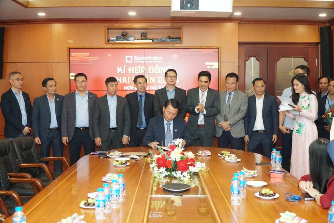 Eurowindow ký hợp đồng khai xuân 2024