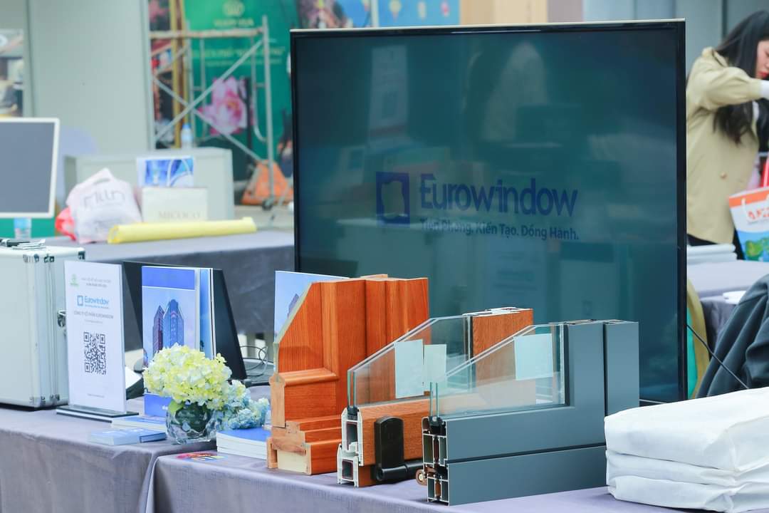EUROWINDOW THAM GIA NGÀY HỘI KẾT NỐI CỦA HỘI DOANH NGHIỆP TRẺ HÀ NỘI
