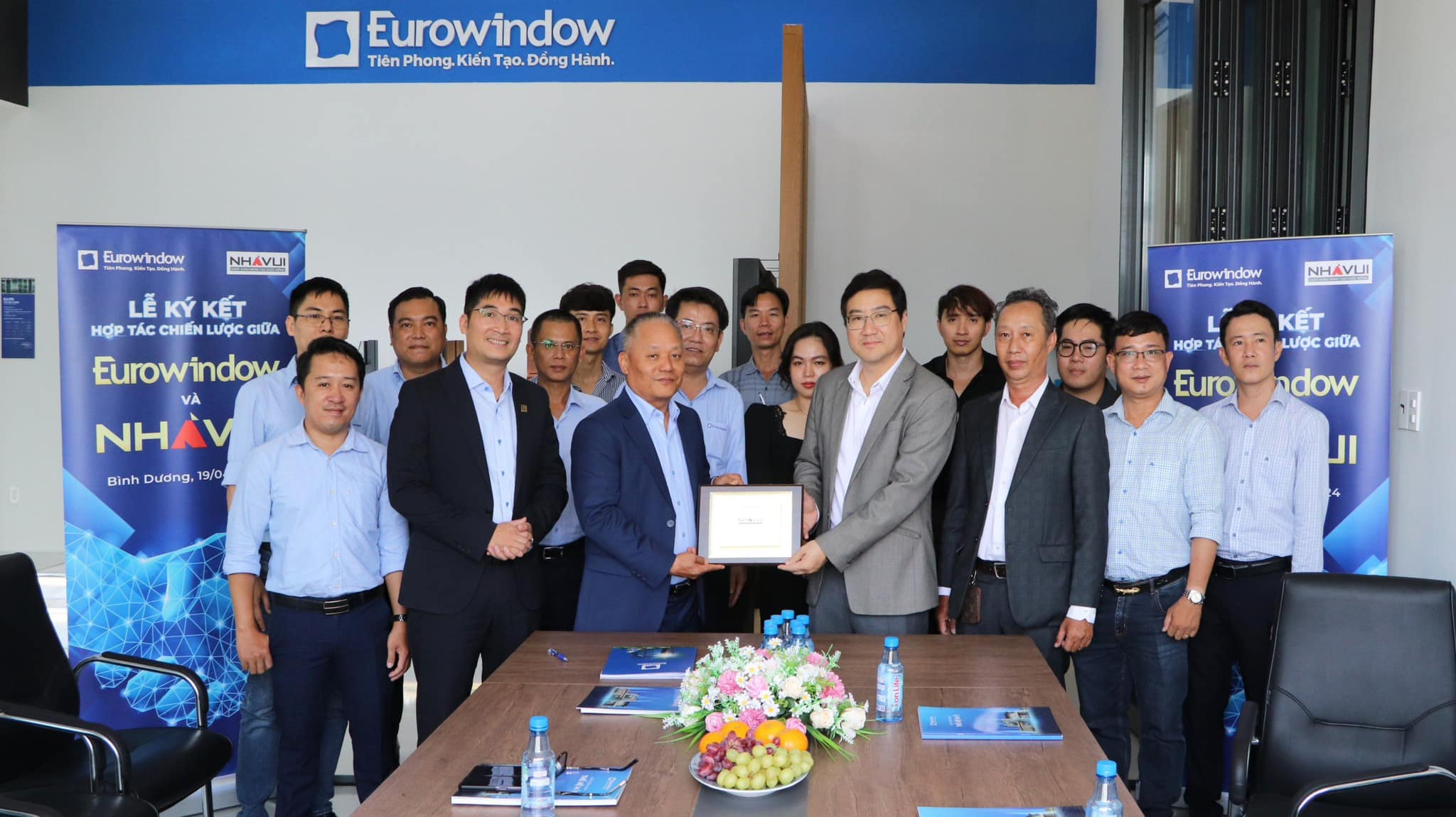 Eurowindow Ký Kết Hợp Tác Chiến Lược Với Nhà Vui Eurowindow Ký Kết Hợp Tác Chiến Lược Với Nhà Vui
