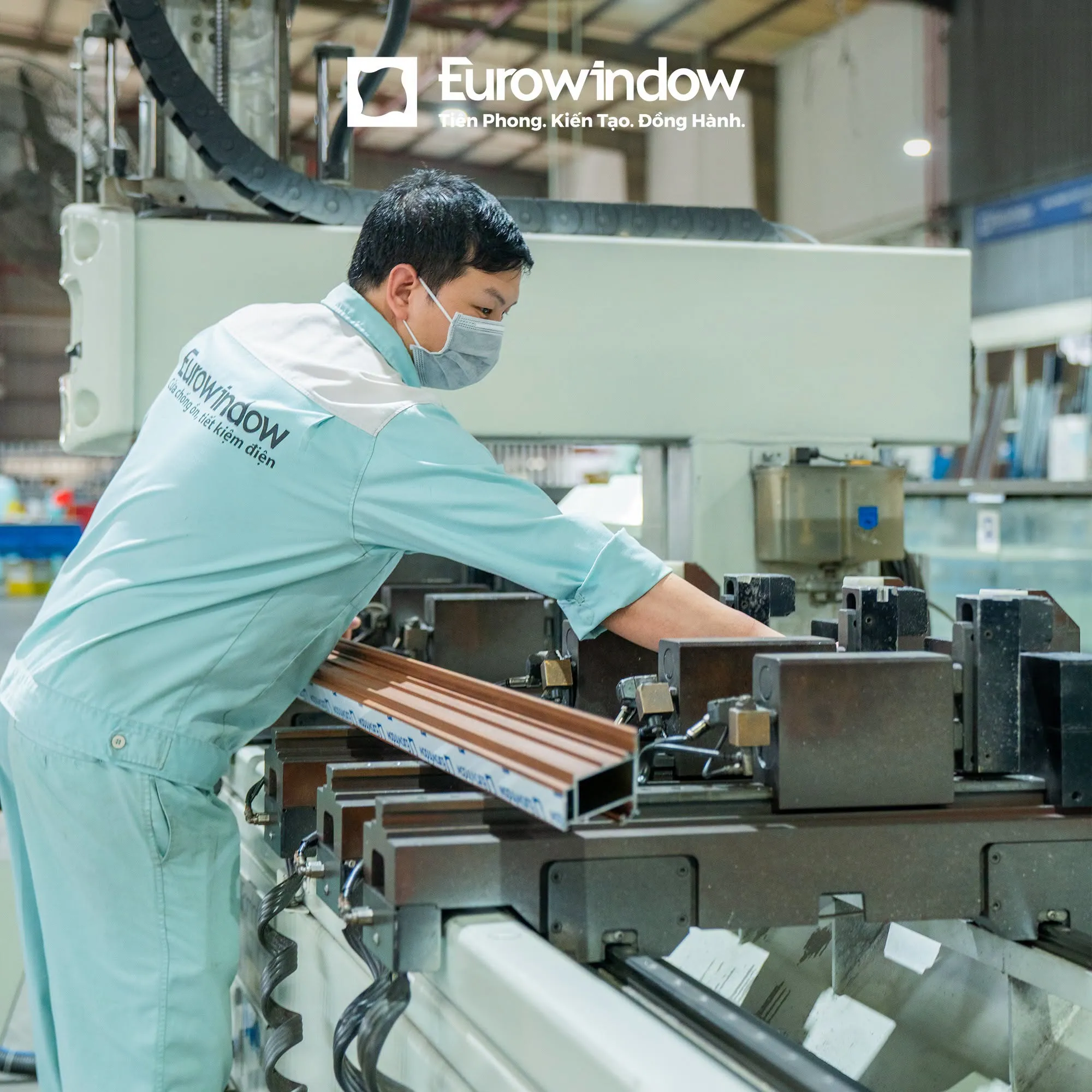 Khám Phá Quy Trình Khắt Khe Đằng Sau Sự Vững Chãi Của Cửa Eurowindow Khám Phá Quy Trình Khắt Khe Đằng Sau Sự Vững Chãi Của Cửa Eurowindow
