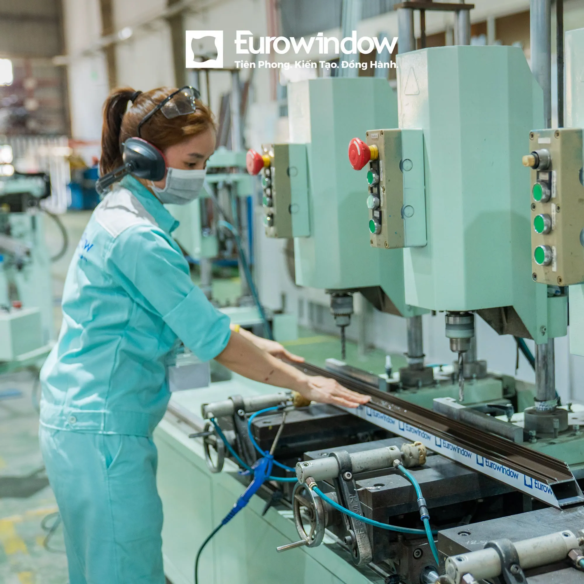 Khám Phá Quy Trình Khắt Khe Đằng Sau Sự Vững Chãi Của Cửa Eurowindow Khám Phá Quy Trình Khắt Khe Đằng Sau Sự Vững Chãi Của Cửa Eurowindow