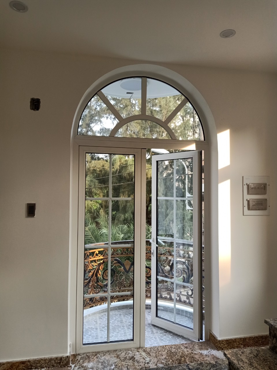 Cửa Eurowindow Cửa Eurowindow-mở quay