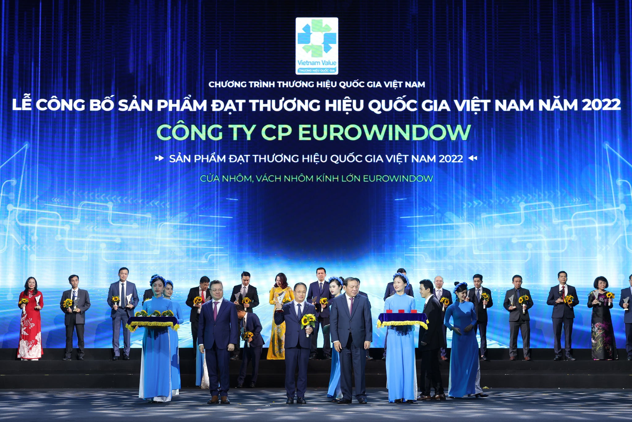 EUROWINDOW 12 NĂM LIÊN TIẾP ĐẠT THƯƠNG HIỆU QUỐC GIA VIỆT NAM EUROWINDOW 12 NĂM LIÊN TIẾP ĐẠT THƯƠNG HIỆU QUỐC GIA VIỆT NAM