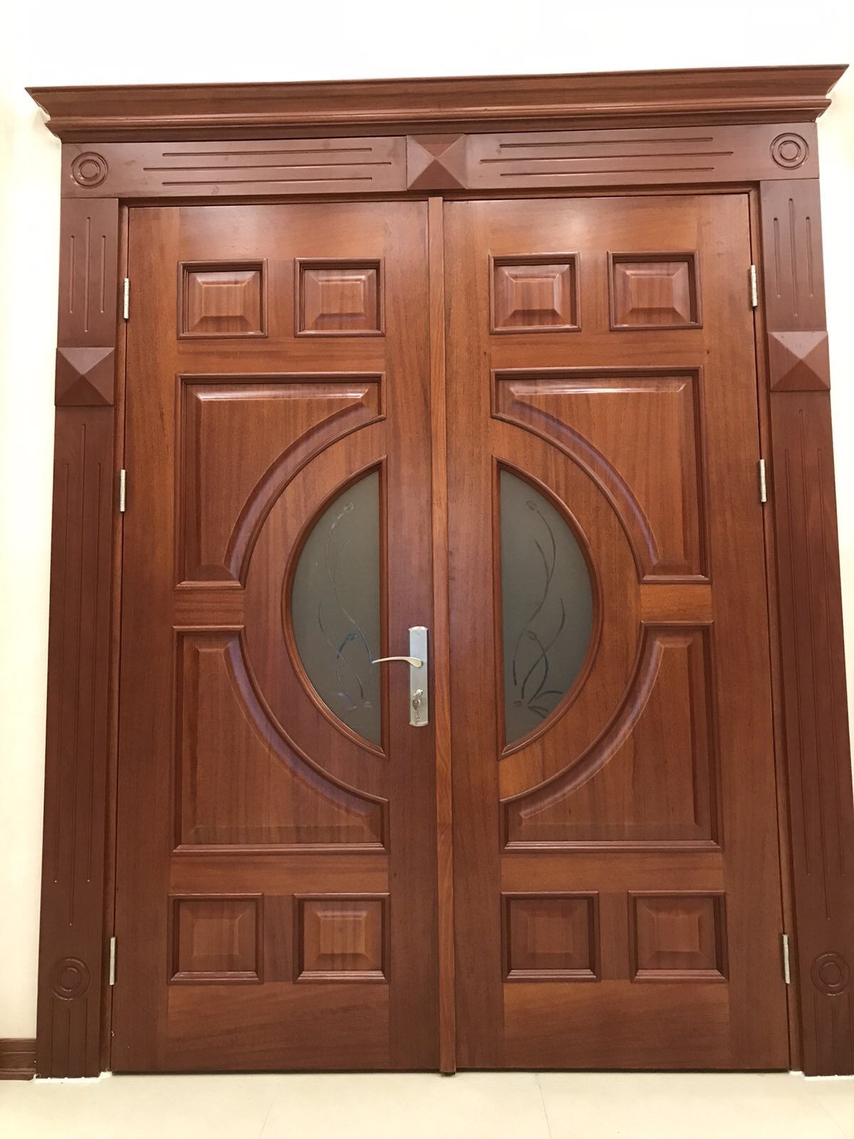 cửa gỗ Eurowindow